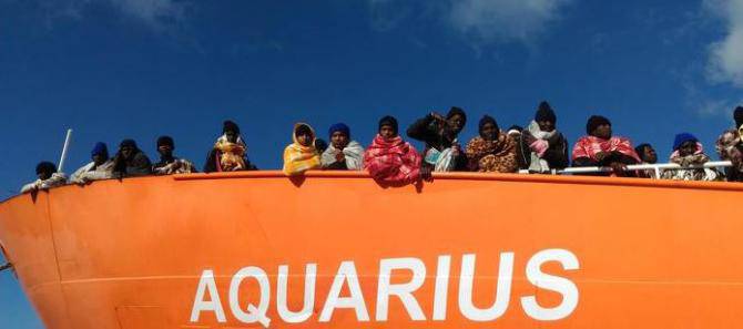 Aquarius, Salvini chiude i porti
