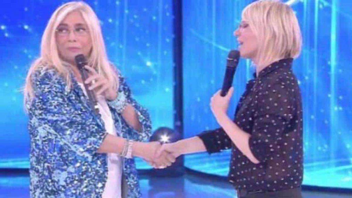 Mara Venier ringrazia in diretta Maria De Filippi: "Mi hai sempre aiutato!"