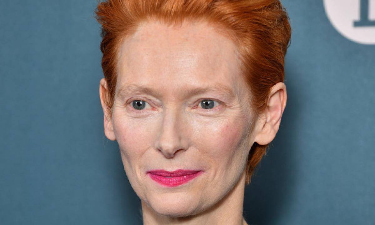 Tilda Swinton compie 60 anni: la sua incredibile trasformazione