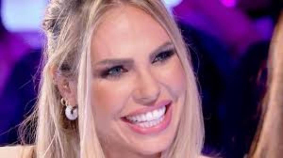 Ilary Blasi dichiara: "Babbo Natale esiste" e mostra il regalo dalla cifra folle