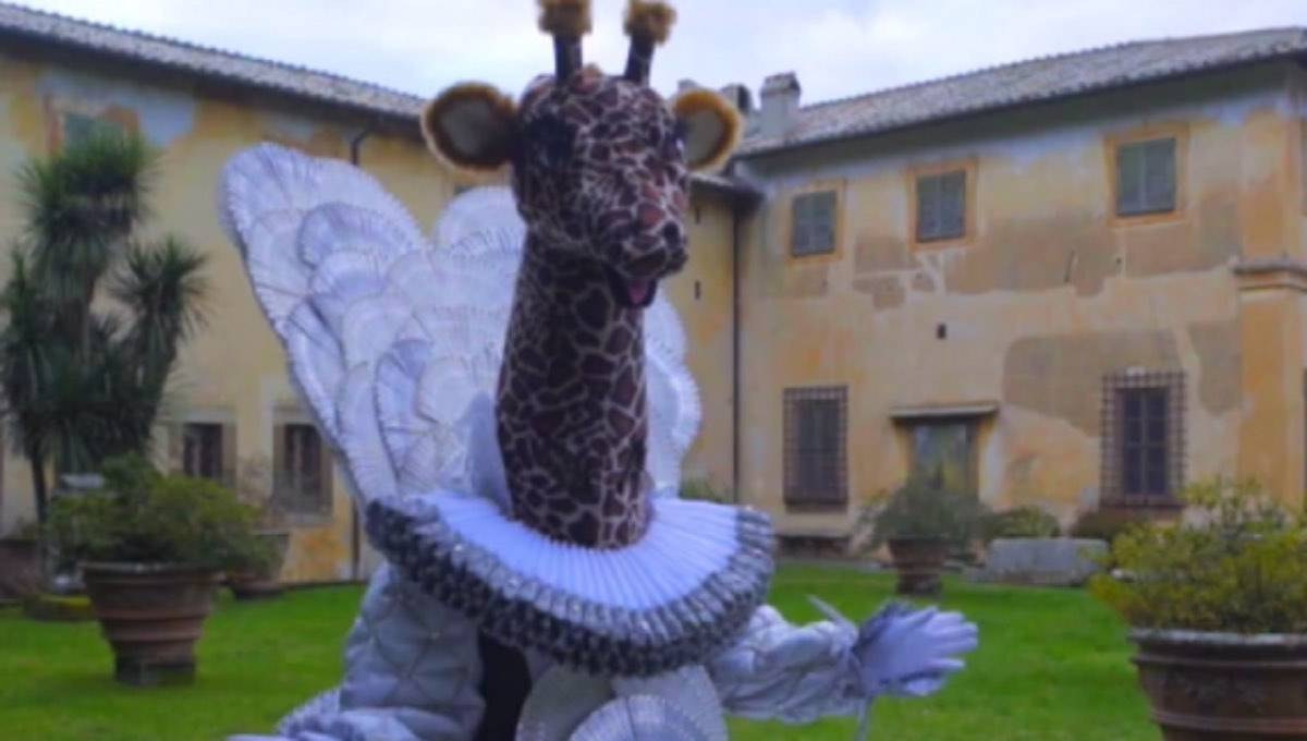 Il Cantante Mascherato: Svelato chi c'è dietro alla Giraffa, prima dell'inizio!