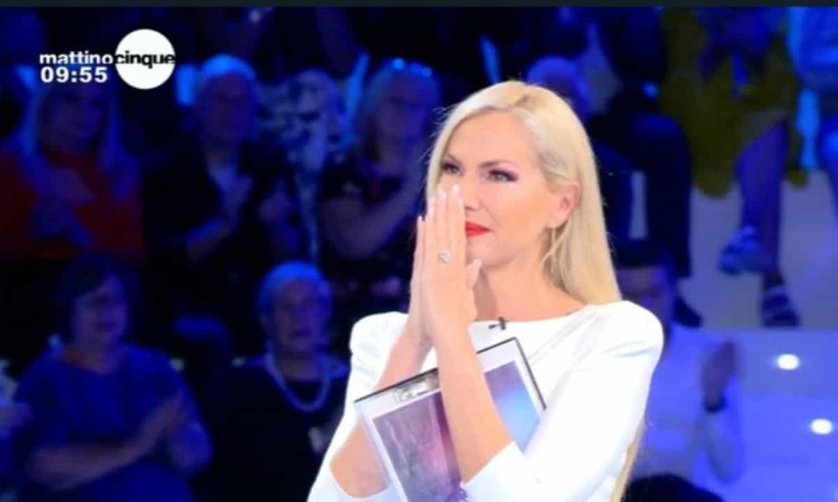 mattino cinque Federica Panicucci sbaglia nome ospite vendetta