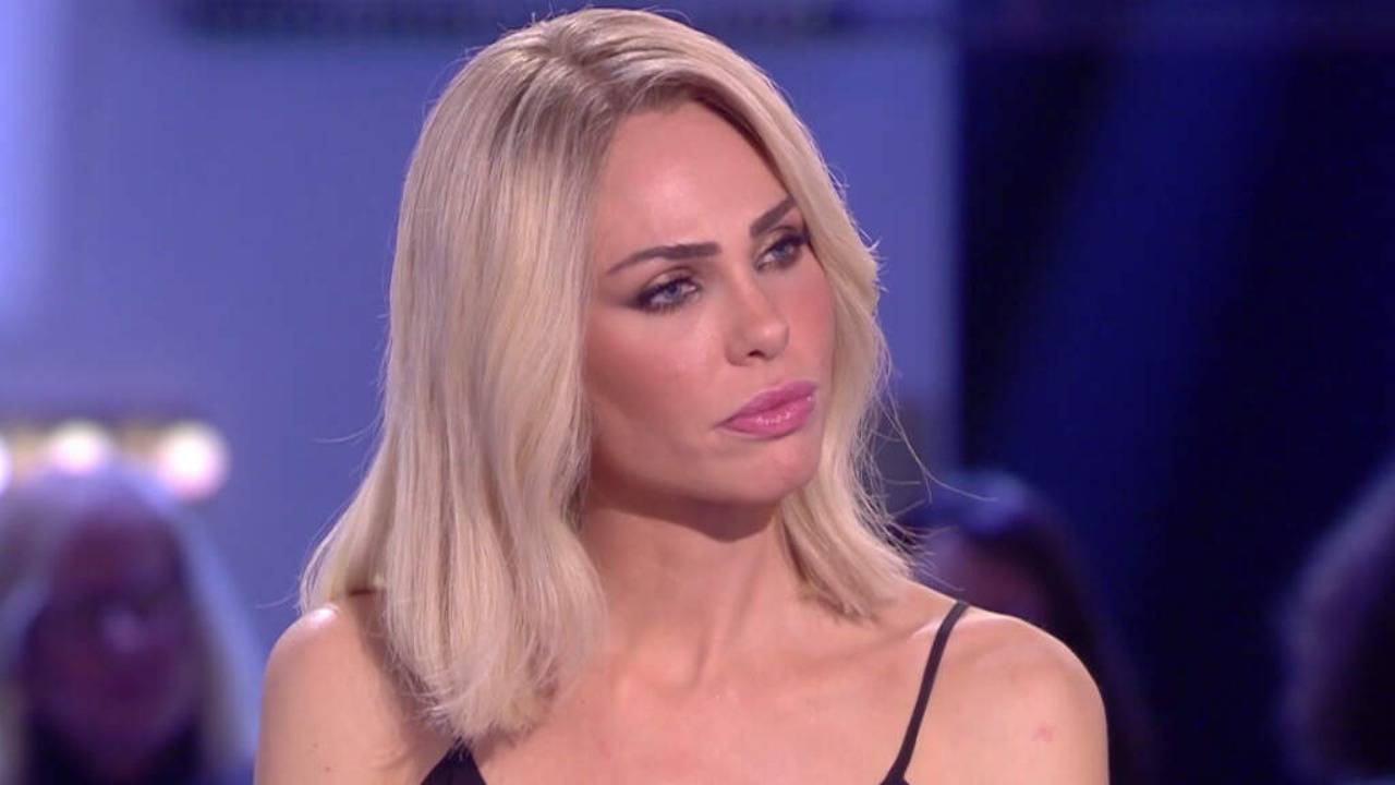 Ilary Blasi - brutte notizie per il suo programma