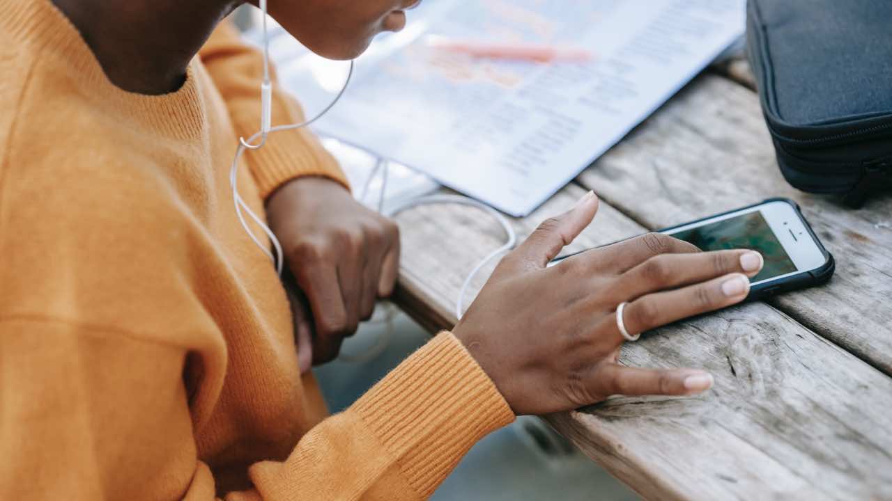 Gli Smartphone causano problemi di cervicale