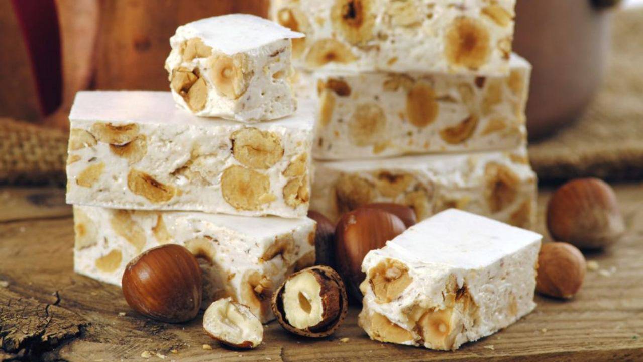 Torrone bianco - ecco come prepararlo comodamente a casa