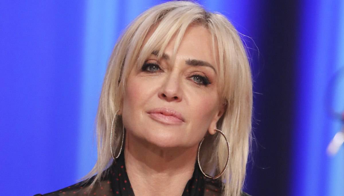 Paola Barale: ha un corteggiatore misterioso, ecco chi è !