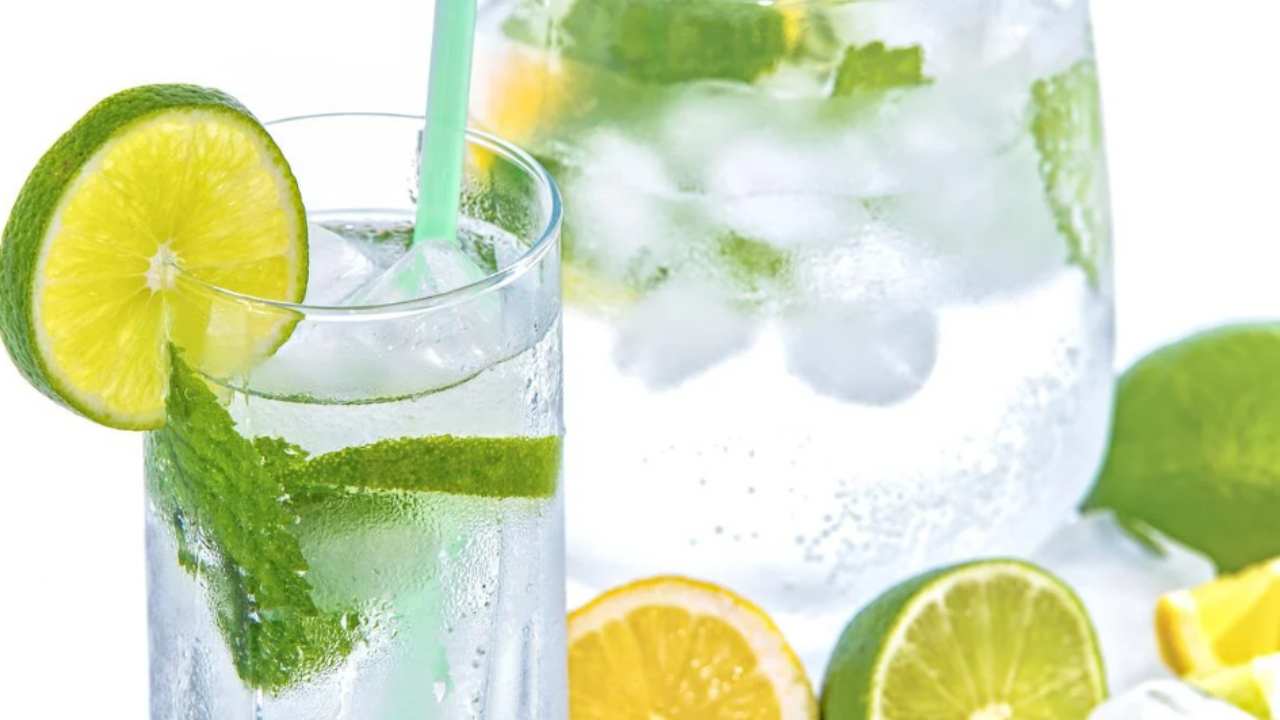 Acqua, limone e menta