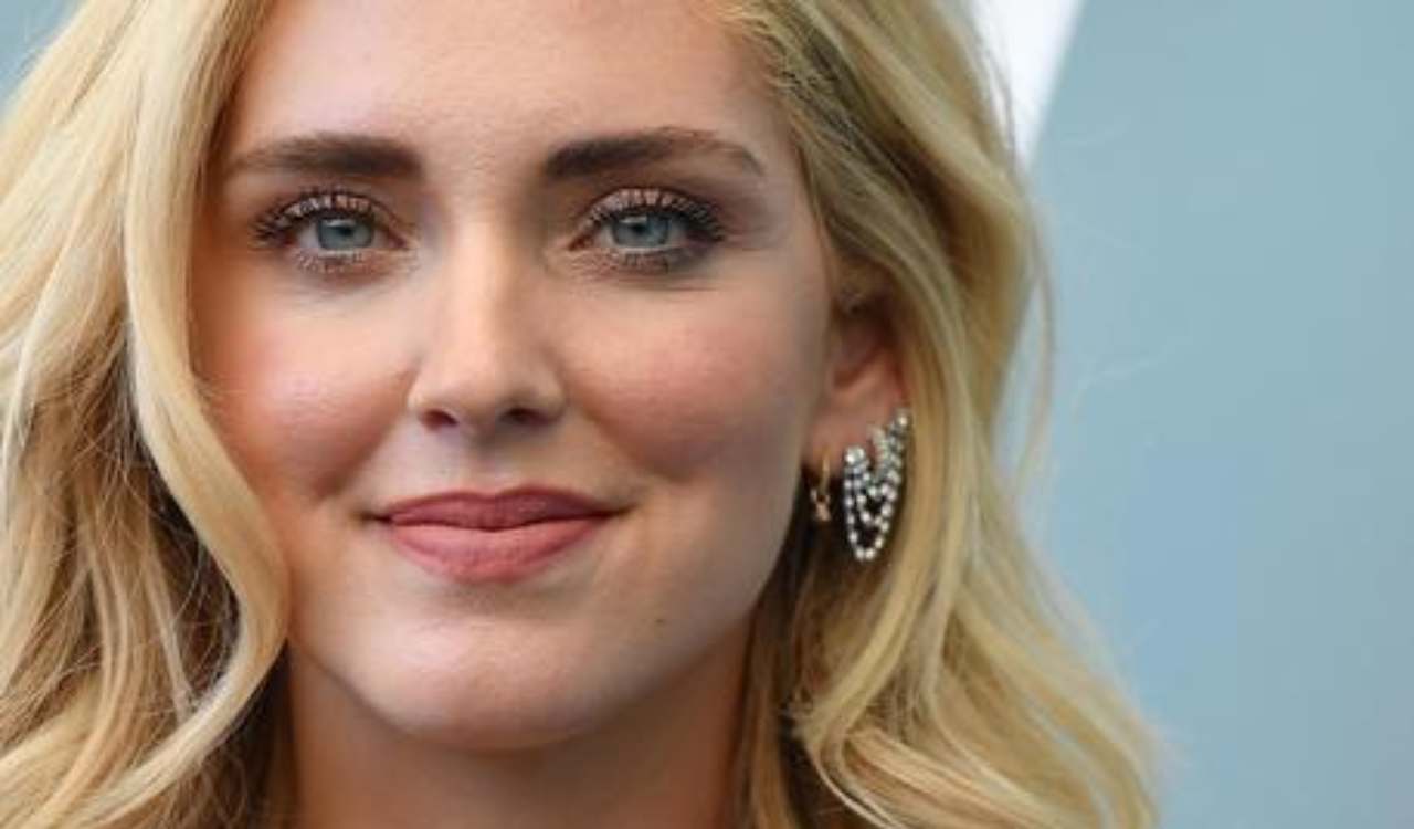 Primo giorno di scuola per Leone: Chiara Ferragni lo accompagna con una  borsa da oltre 150mila euro